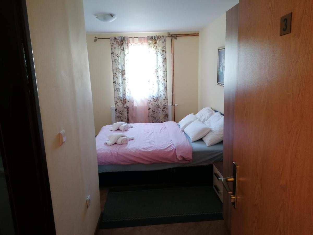 Отель House Izvor Езерца Экстерьер фото