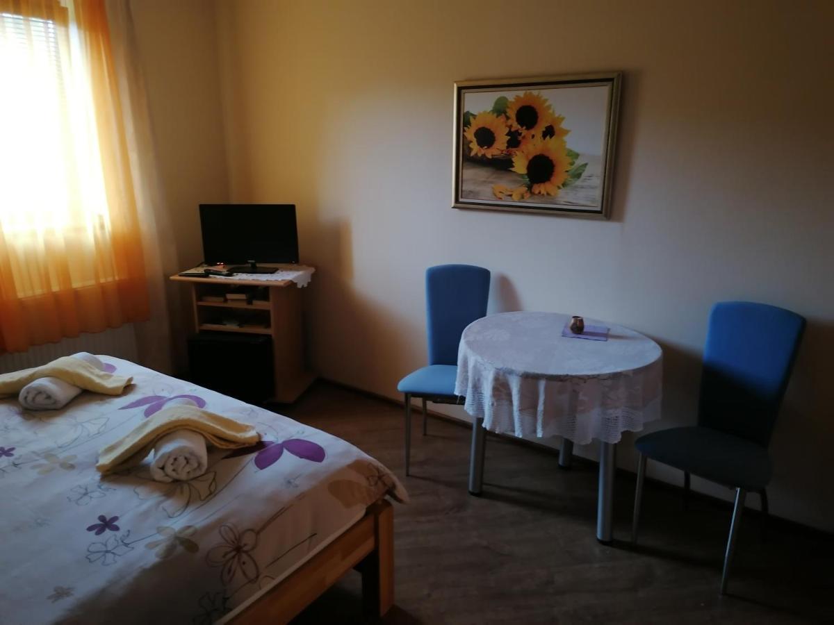 Отель House Izvor Езерца Экстерьер фото