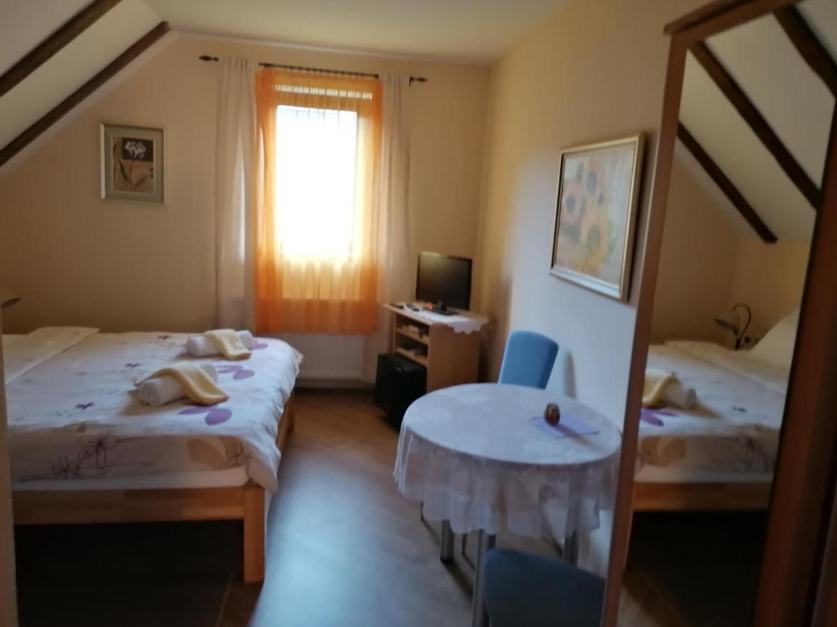 Отель House Izvor Езерца Экстерьер фото