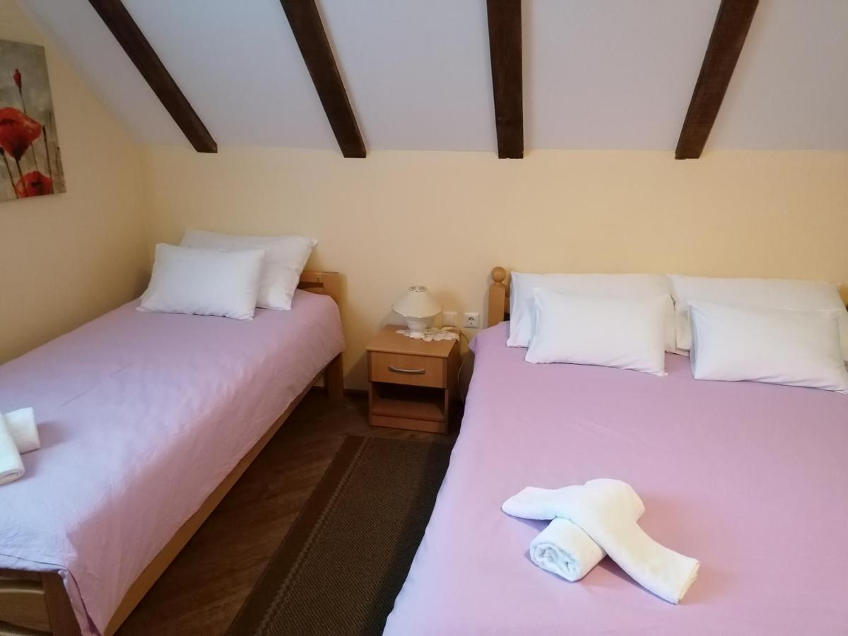 Отель House Izvor Езерца Экстерьер фото