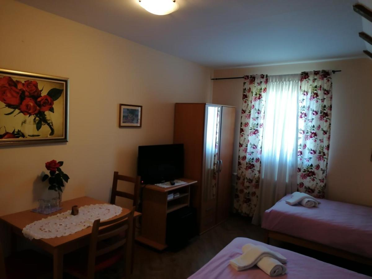 Отель House Izvor Езерца Экстерьер фото