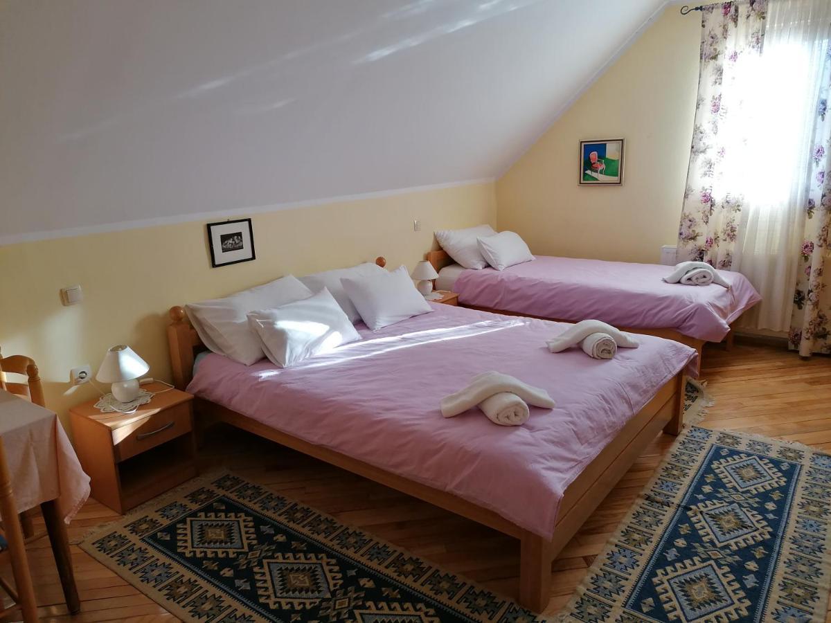 Отель House Izvor Езерца Экстерьер фото