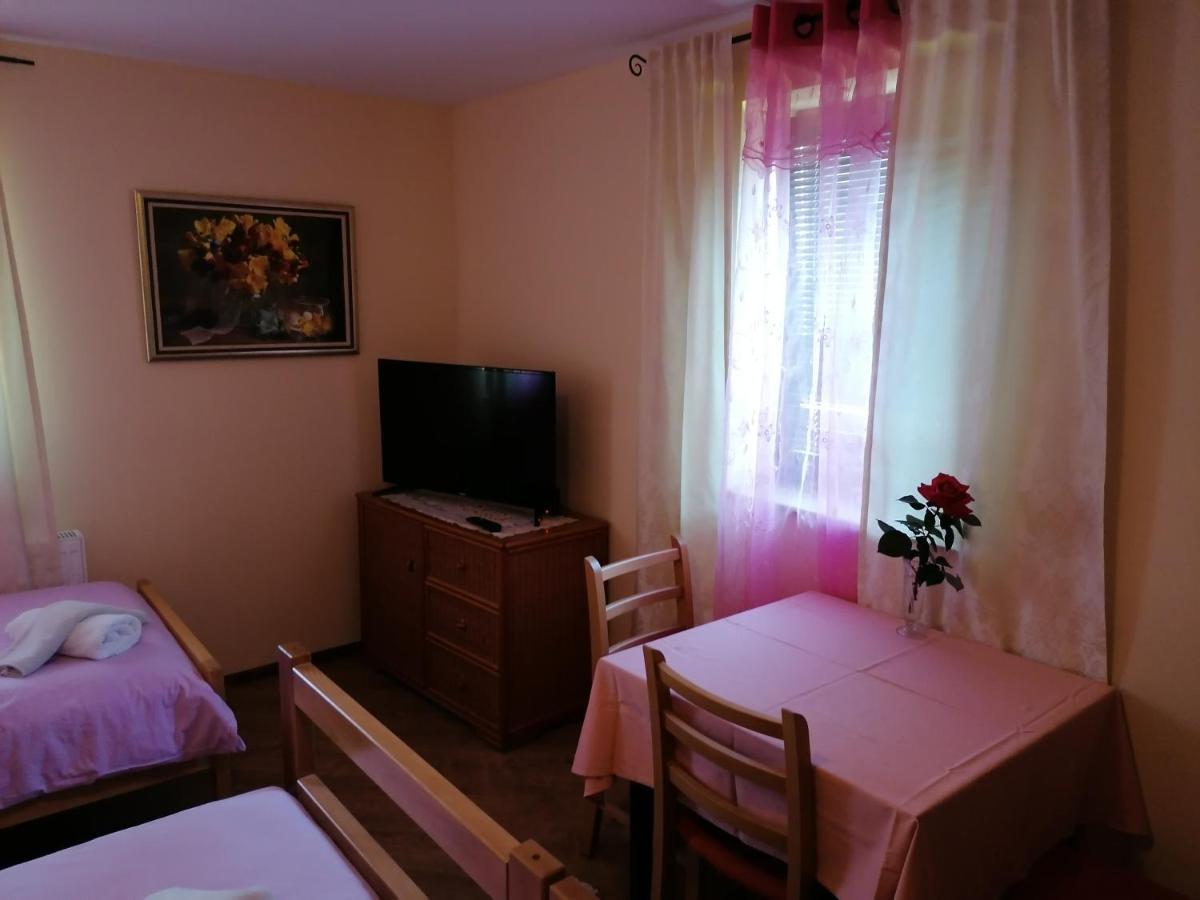 Отель House Izvor Езерца Экстерьер фото