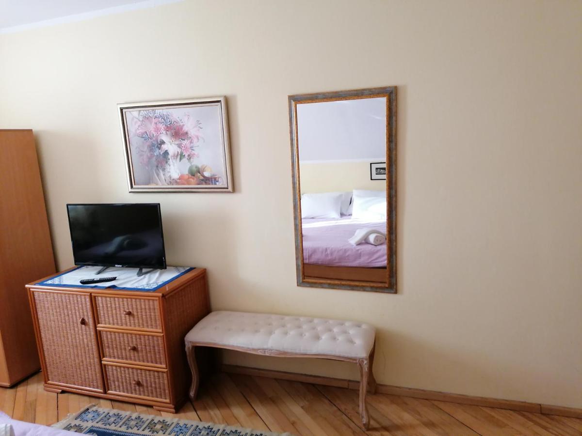 Отель House Izvor Езерца Экстерьер фото